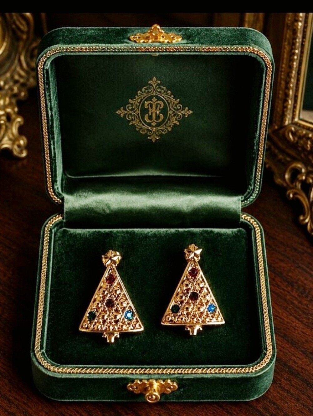 AVON Signed Rhinestone Gold Tone Christmas Tree Holiday Pierced Earrings NEW